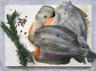 Вяленая икра рыбы: Камбала камчатская вяленая с икрой