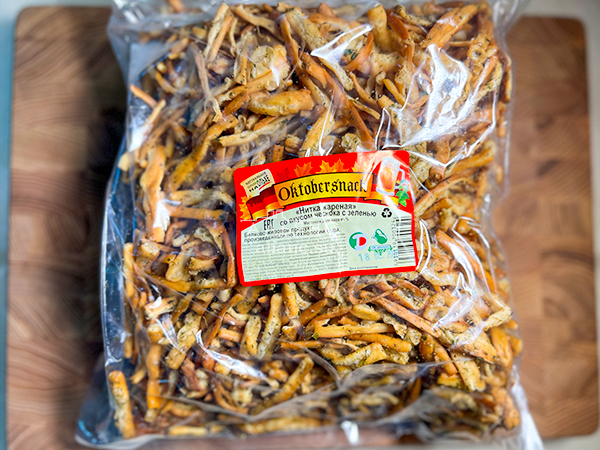 Нитка ЖАРЕНАЯ "Чеснок с зеленью" Oktobersnack 1 кг (сырный продукт) в Челябинске