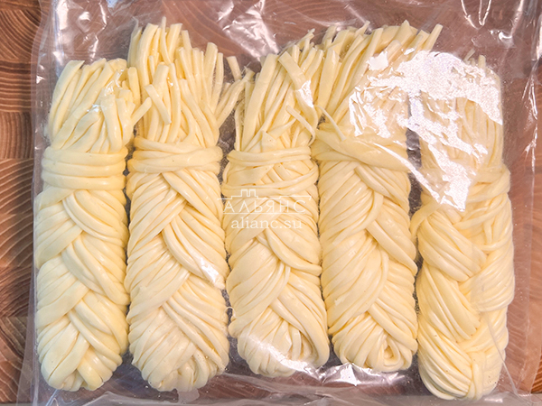 Сырный продукт ФЕРМЕРСКИЙ коса белая в Челябинске