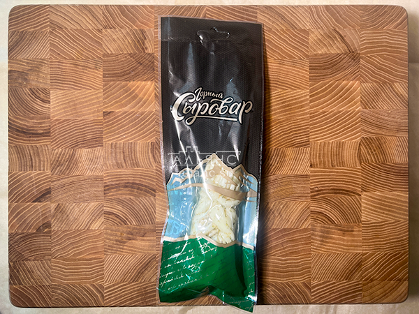 Сыр 100 гр ГОРНЫЙ СЫРОВАР (Косичка с укропом и чесноком) в Челябинске