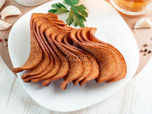 Ресторанные гренки с сыром: Ресторанные гренки с сметаной и зеленью